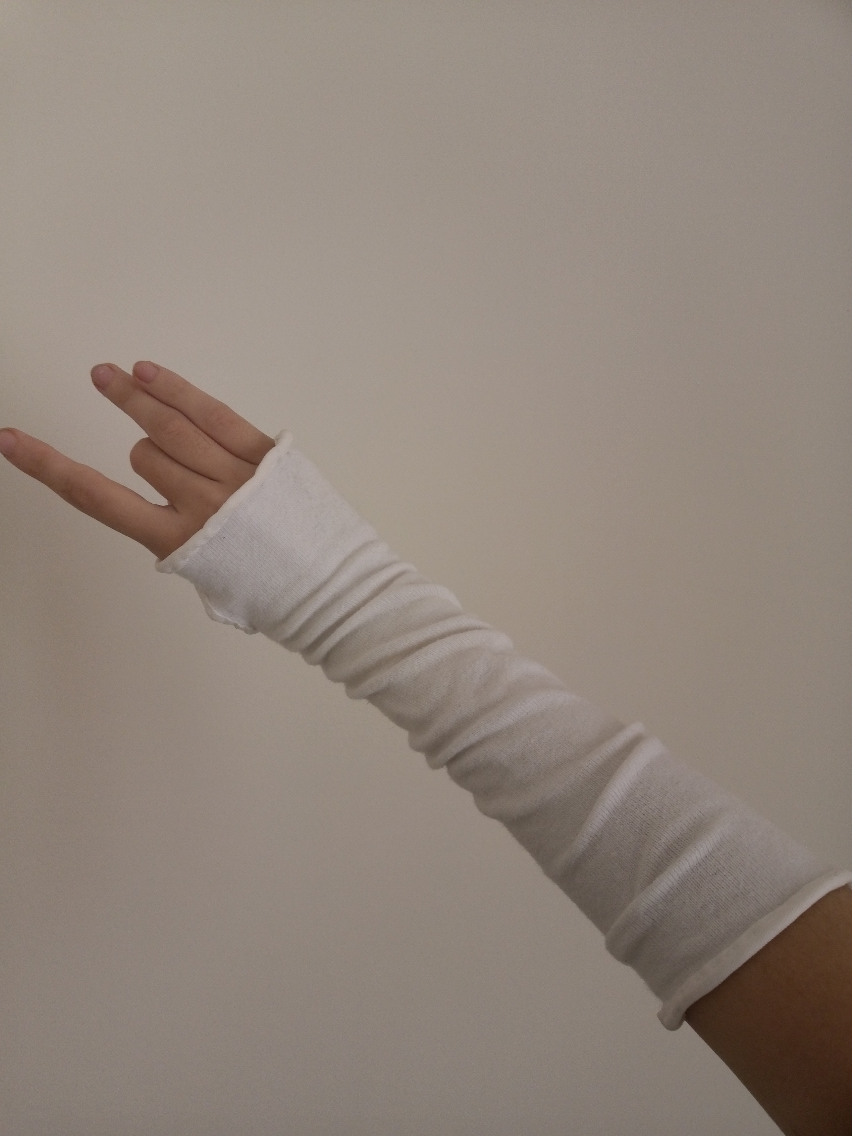 Bu da çoraptan yaptığım bir armbrace :) (çorabı özellikle aradım ve elimde diktim)